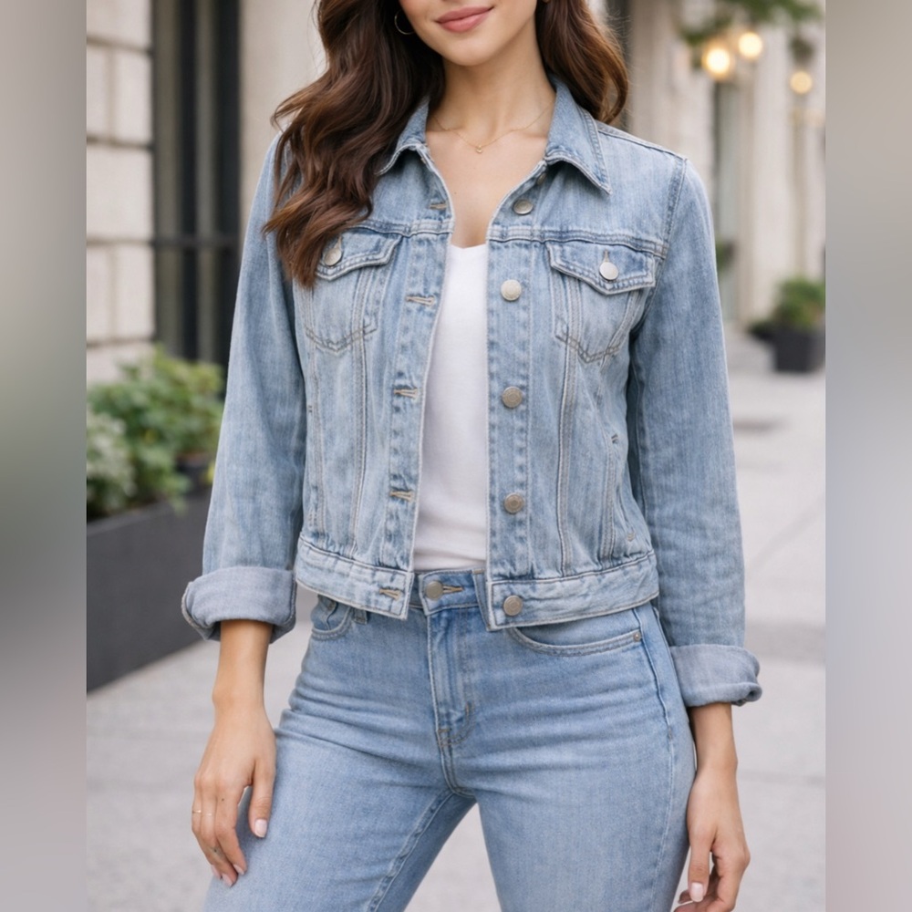 Ann Taylor LOFT  Womens Jacket Light Wash Blue S Small Jean Denim Classic